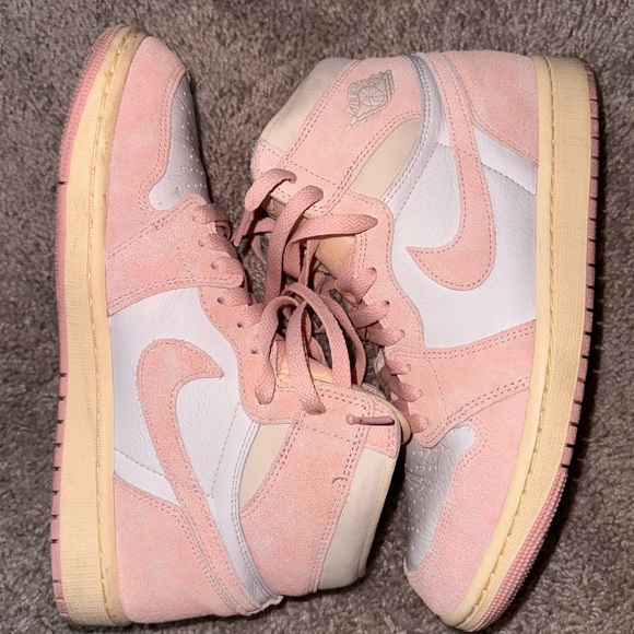 Woman’s retro high OG Jordan 1’s - Picture 2 of 6